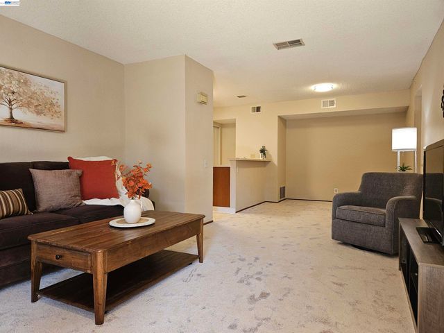 247 E Warren Cmn, Fremont, CA 94539