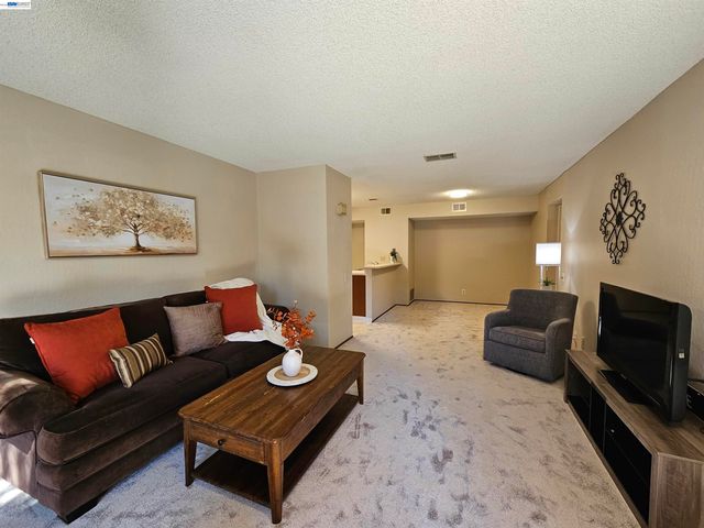 247 E Warren Cmn, Fremont, CA 94539