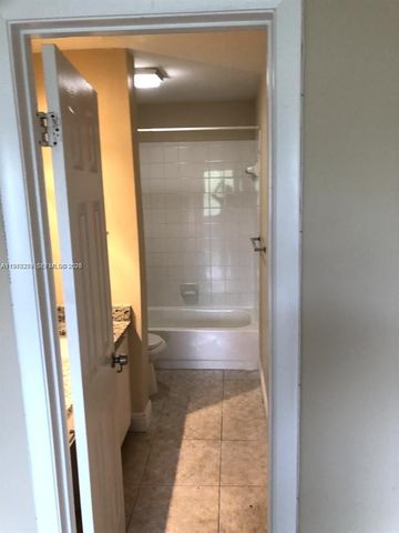 10717 Cleary Blvd 303, Plantation, FL 33324