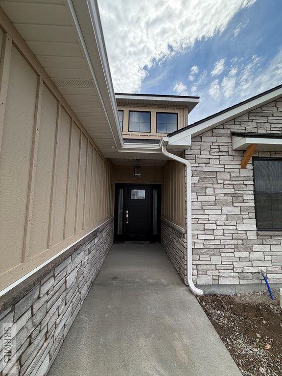 Image 4 of property listing at 1126 Castle Pines Road, Rexburg, ID 83440