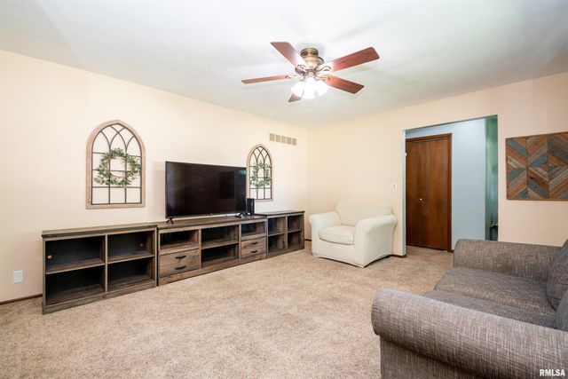 415 RIDGECREST Drive, Washington, IL 61571