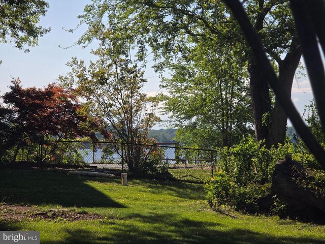145 EDGEWATER DR, Edgewater, MD 21037