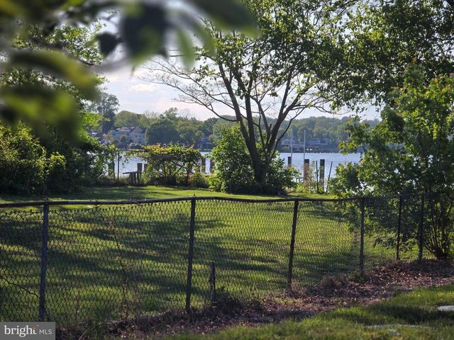 145 EDGEWATER DR, Edgewater, MD 21037