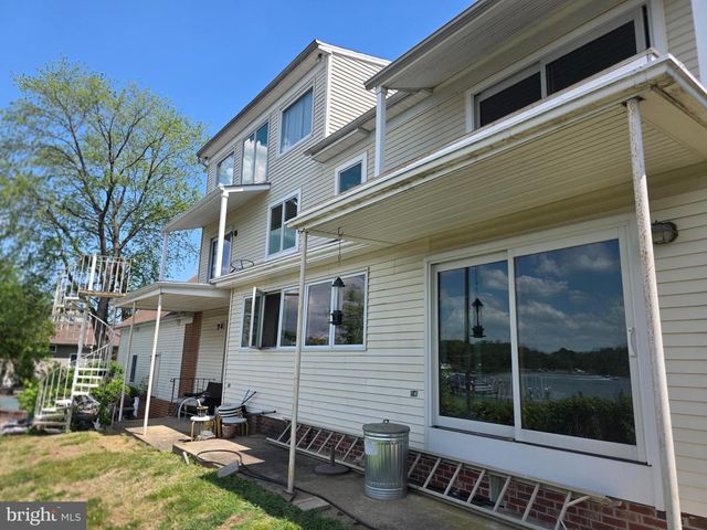 145 EDGEWATER DR, Edgewater, MD 21037