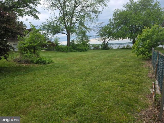 145 EDGEWATER DR, Edgewater, MD 21037