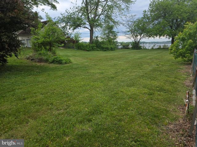 145 EDGEWATER DR, Edgewater, MD 21037