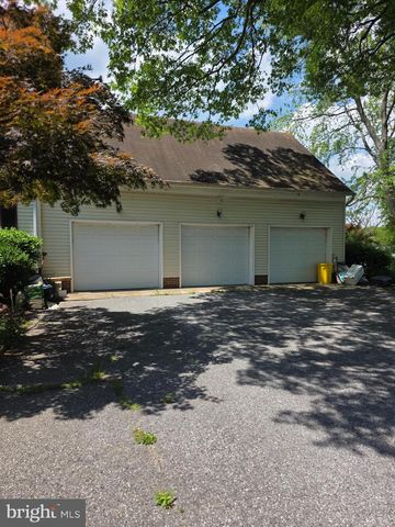145 EDGEWATER DR, Edgewater, MD 21037
