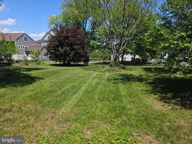 145 EDGEWATER DR, Edgewater, MD 21037