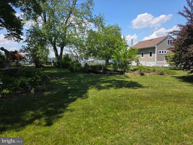 145 EDGEWATER DR, Edgewater, MD 21037