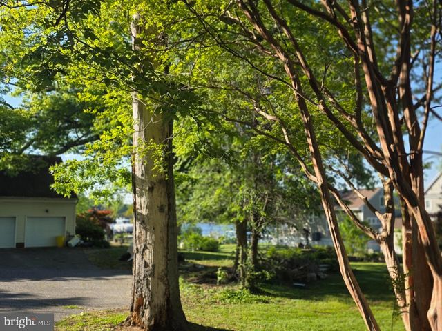 145 EDGEWATER DR, Edgewater, MD 21037