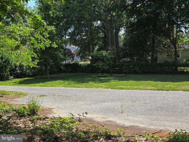 145 EDGEWATER DR, Edgewater, MD 21037