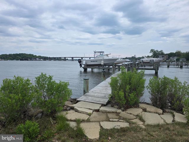 145 EDGEWATER DR, Edgewater, MD 21037