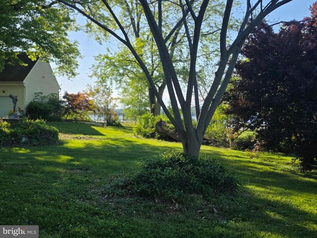 145 EDGEWATER DR, Edgewater, MD 21037