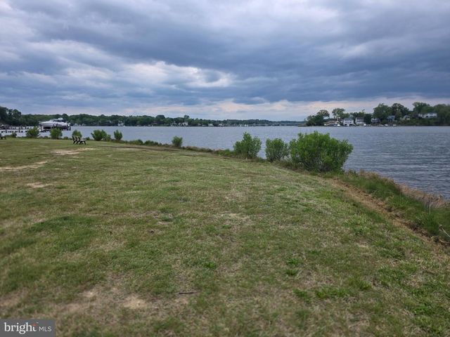 145 EDGEWATER DR, Edgewater, MD 21037