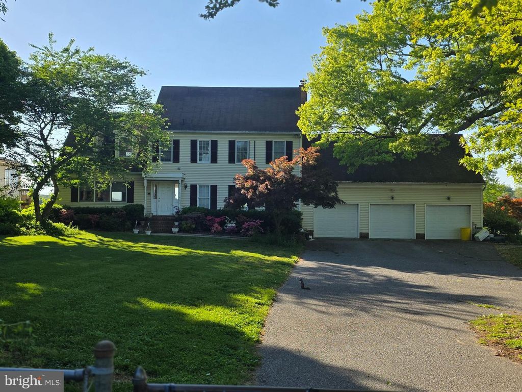 145 EDGEWATER DR, Edgewater, MD 21037