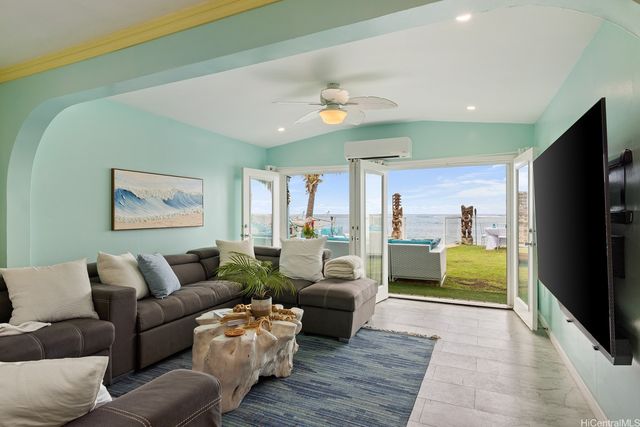 53-841 Kamehameha Highway, Hauula, HI 96717