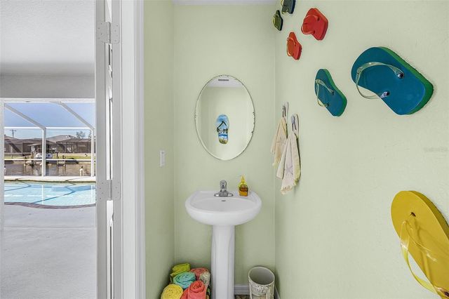 430 NW 39TH AVENUE, Cape Coral, FL 33993