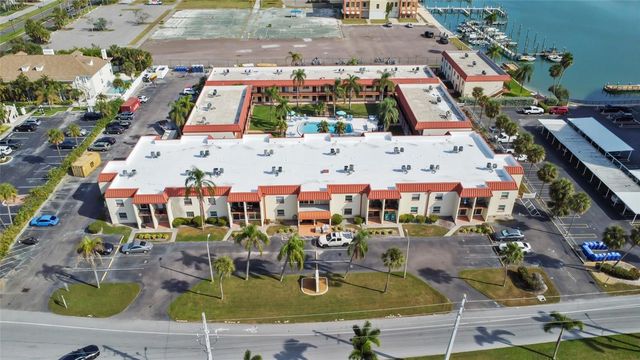 10365 PARADISE BOULEVARD 22, Treasure Island, FL 33706