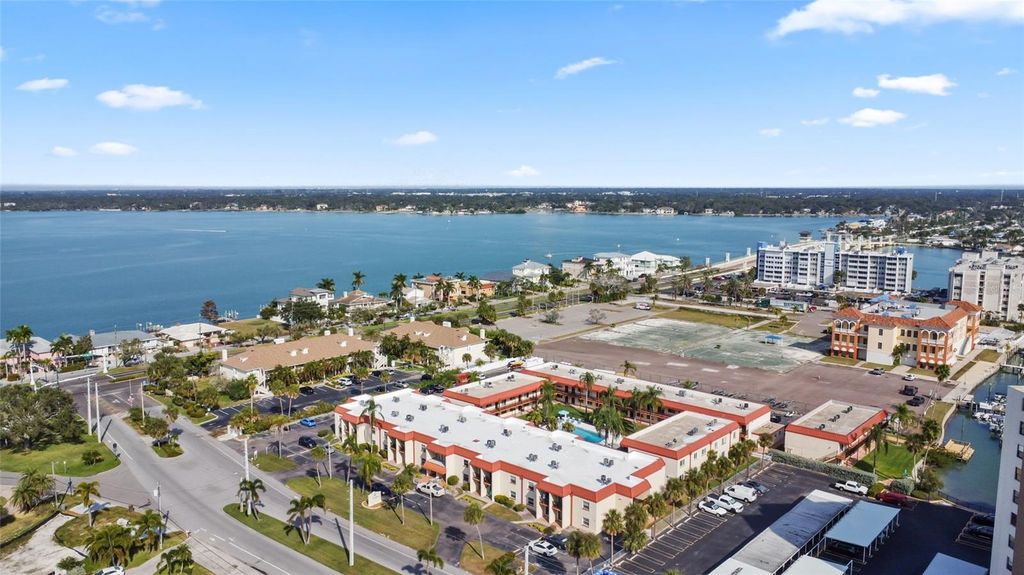 10365 PARADISE BOULEVARD 22, Treasure Island, FL 33706