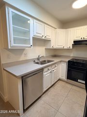 316 W HONONEGH Drive 6, Phoenix, AZ 85027