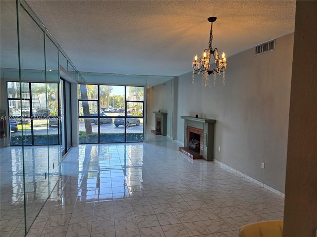 20505 E Country Club Dr 138, Aventura, FL 33180