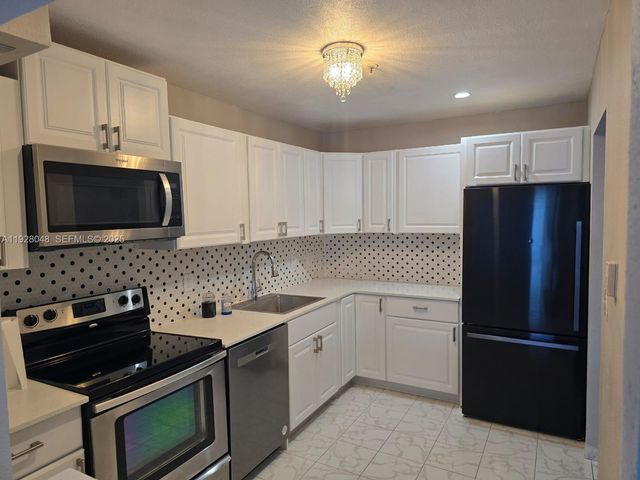 20505 E Country Club Dr 138, Aventura, FL 33180