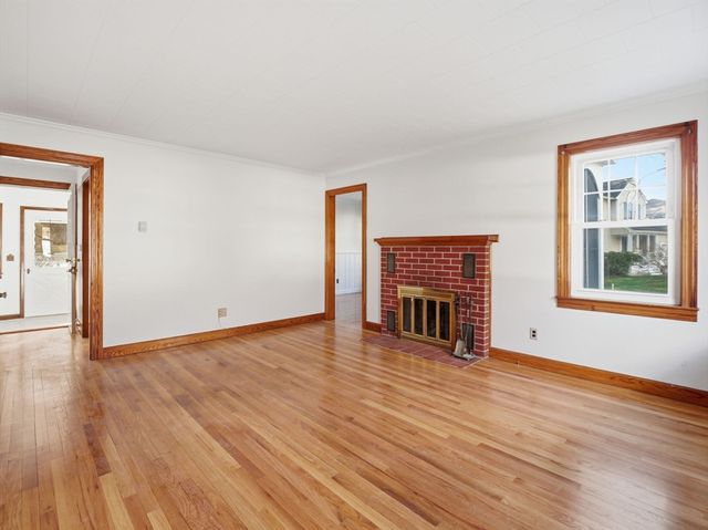 285 W Meadow Rd, Lowell, MA 01854