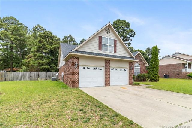 107 Hollow Lane, Raeford, NC 28376