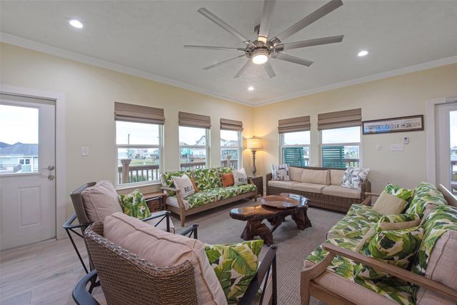 858 East Road, Crystal Beach, TX 77650