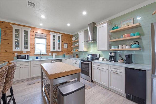 858 East Road, Crystal Beach, TX 77650