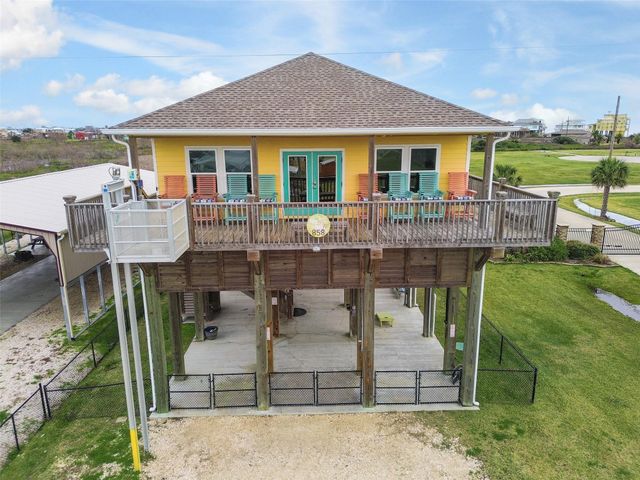 858 East Road, Crystal Beach, TX 77650