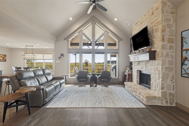 1605 Covered Bridge Ct, Gunter, TX 75058
