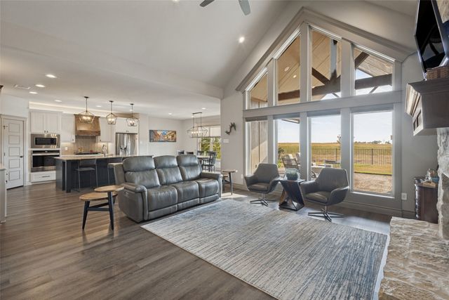 1605 Covered Bridge Ct, Gunter, TX 75058