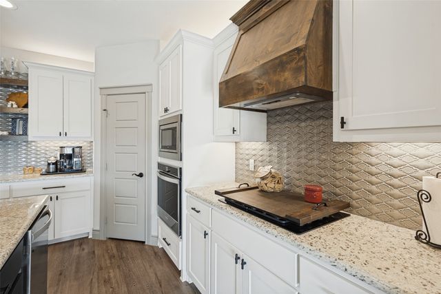 1605 Covered Bridge Ct, Gunter, TX 75058