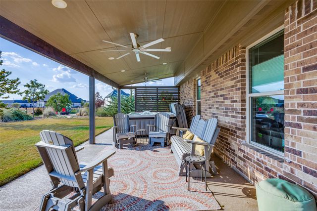 1605 Covered Bridge Ct, Gunter, TX 75058
