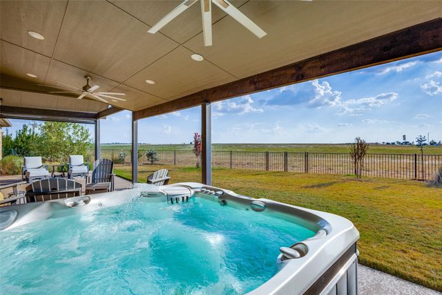 1605 Covered Bridge Ct, Gunter, TX 75058