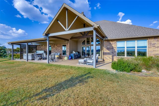 1605 Covered Bridge Ct, Gunter, TX 75058