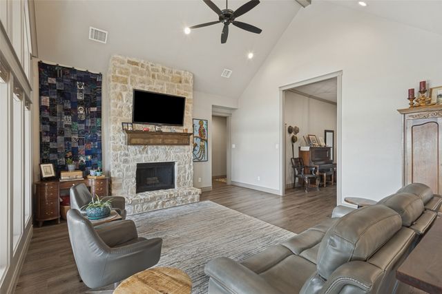 1605 Covered Bridge Ct, Gunter, TX 75058