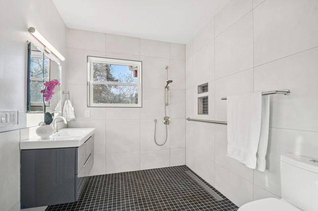 809 E 38th ST, Austin, TX 78705