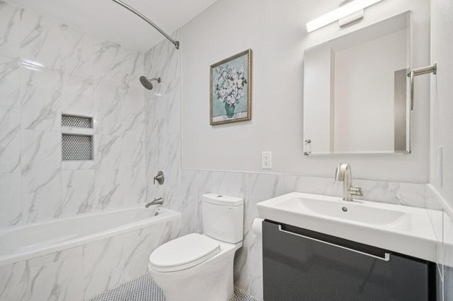 809 E 38th ST, Austin, TX 78705