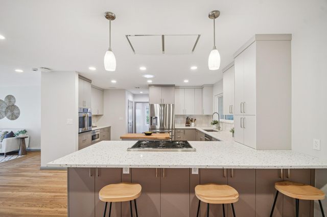 809 E 38th ST, Austin, TX 78705