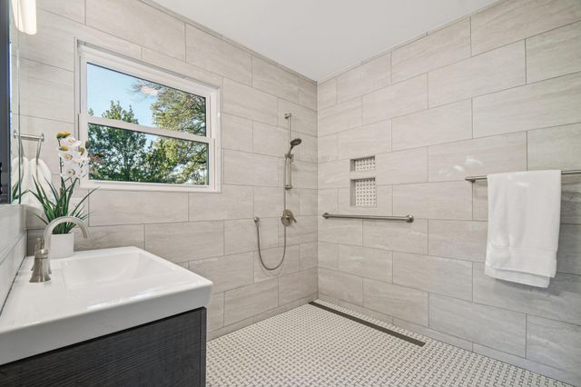 809 E 38th ST, Austin, TX 78705