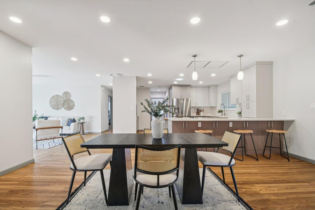 809 E 38th ST, Austin, TX 78705