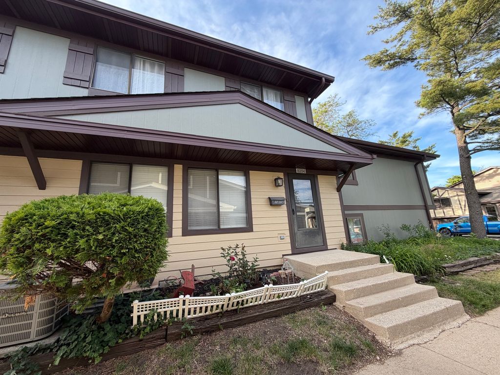 6254 Kit Carson Drive 6254, Hanover Park, IL 60133