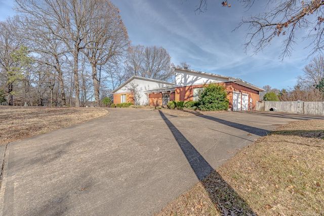 2806 Harrisburg Rd, Jonesboro, AR 72401