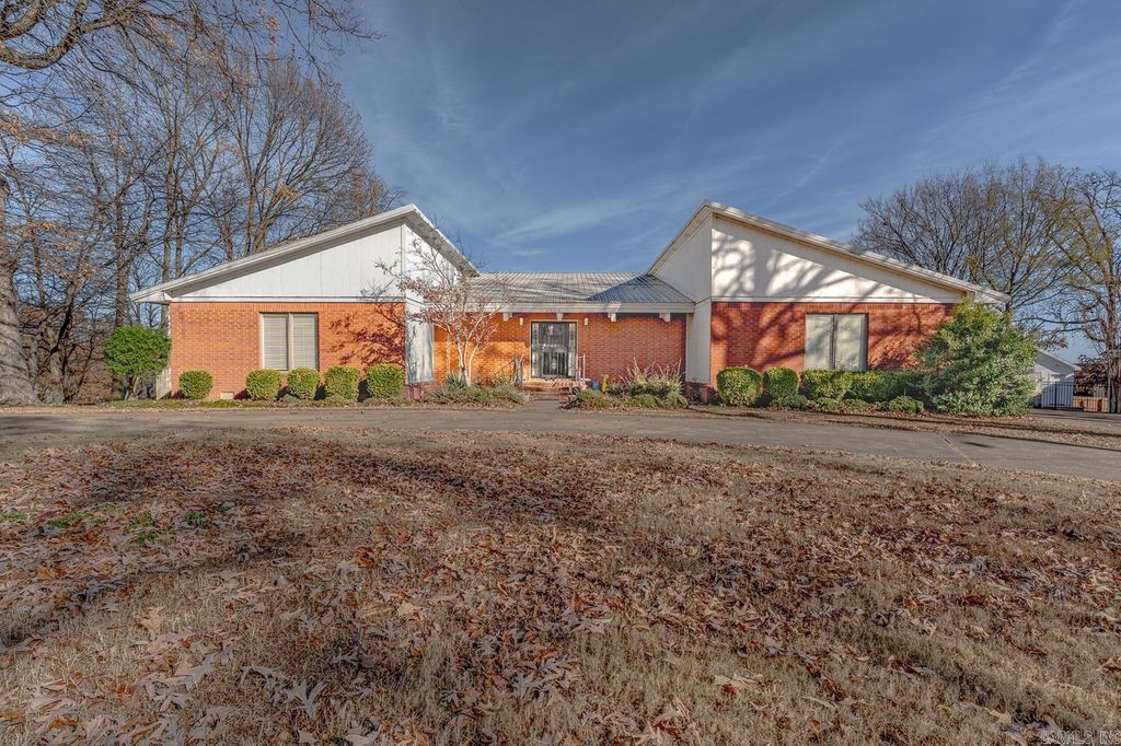 2806 Harrisburg Rd, Jonesboro, AR 72401