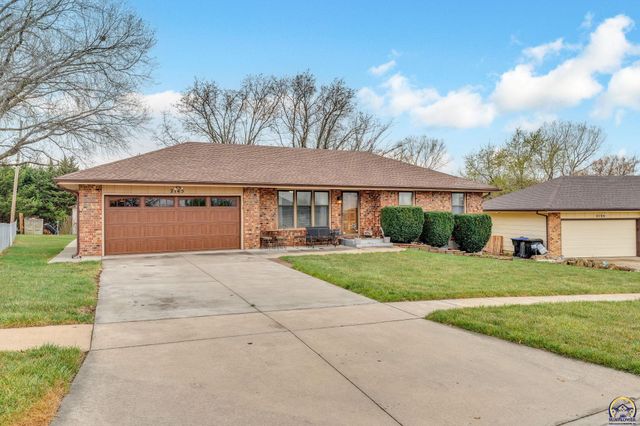 2145 SE 38th CIR, Topeka, KS 66609