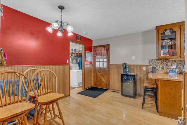 2145 SE 38th CIR, Topeka, KS 66609