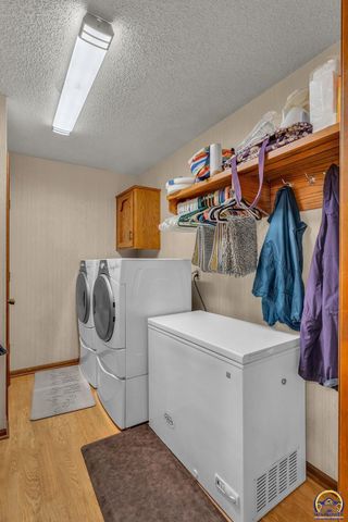 2145 SE 38th CIR, Topeka, KS 66609