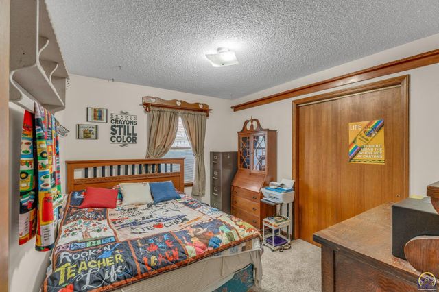 2145 SE 38th CIR, Topeka, KS 66609